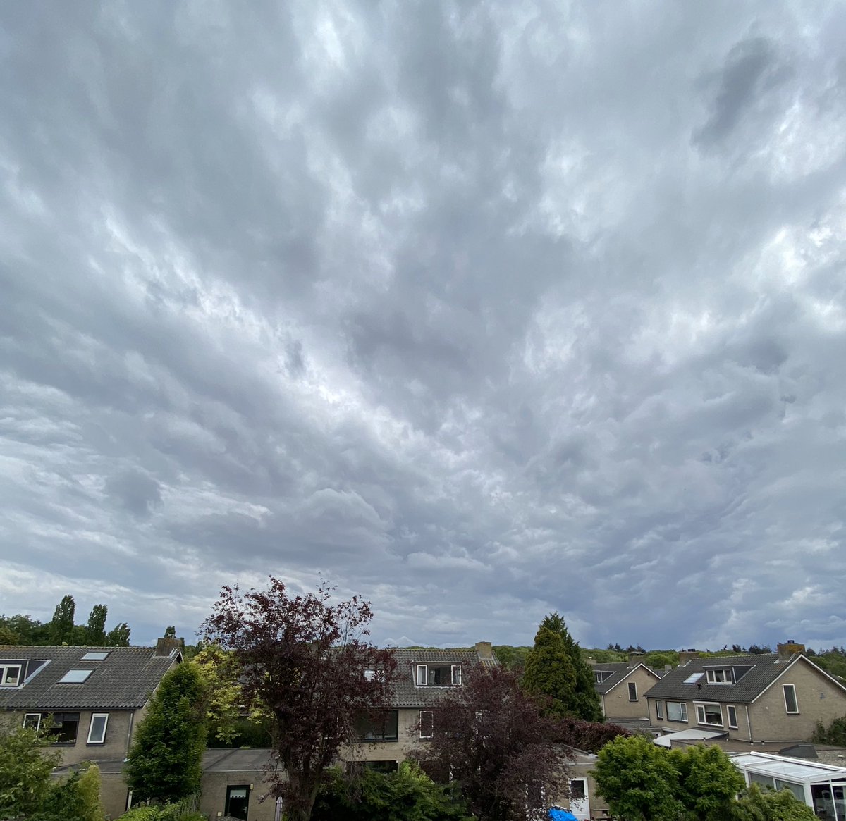 DeGoej's tweet photo. Het zag er dreigend uit in Son en Breugel. Maar nog geen druppel gevallen. #droogte @weerslagnl @Weerplaza @weerenradar_nl @Talpaweer @weeronline https://t.co/50ZxG8ginQ