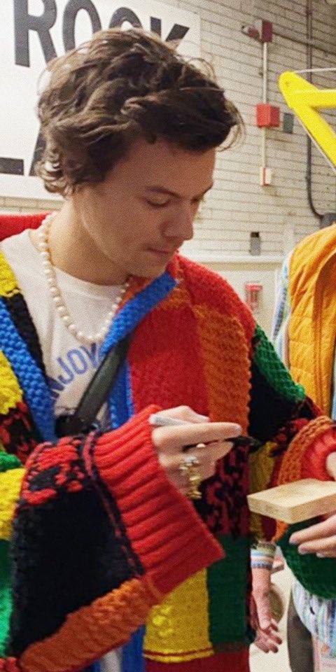 harry styles as α rubber duck, α short thread 