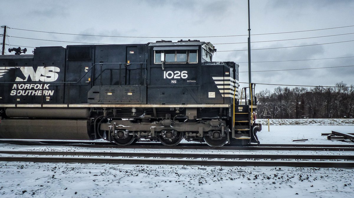 lvrr_hoscale's tweet photo. I love side shots! Here's NS 1026, an #EMD #SD70ACe, leading NS 66Z as it pulls into Bethlehem before stopping for a crew change on 1/18/20. The train had an awesome crew and I got a nice honk from the engineeer. #CSXT 819, a #ES44AH, was trailing 2nd of 2. https://t.co/r6bbIVeGeV