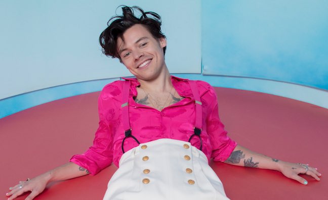 hsdaily's tweet image. ‘Fine Line’ was @sonymusic’s biggest music project of Q4 in terms of revenue and one of biggest earning music projects in the last 12 months, according to the company’s full year report (2019)! ⚡️