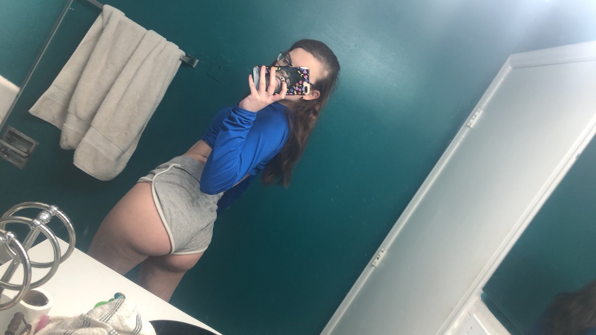 AaliSavage's tweet photo. Bleh I’m bored https://t.co/UJVKMbnXZU