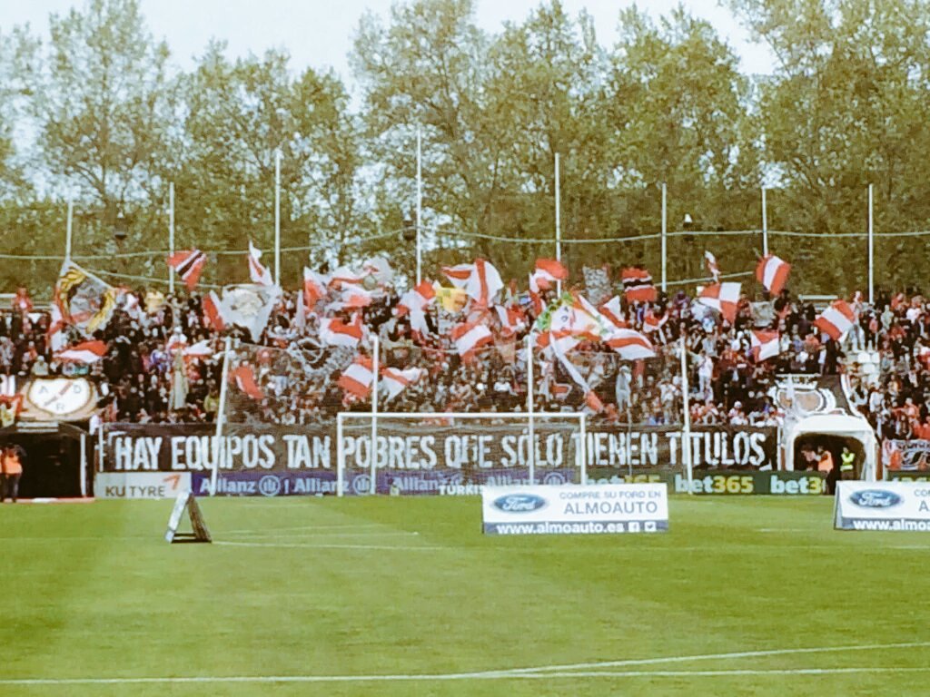 Losotros18's tweet photo. Dos imágenes que se entienden mejor juntas. https://t.co/apUGUaqGgi