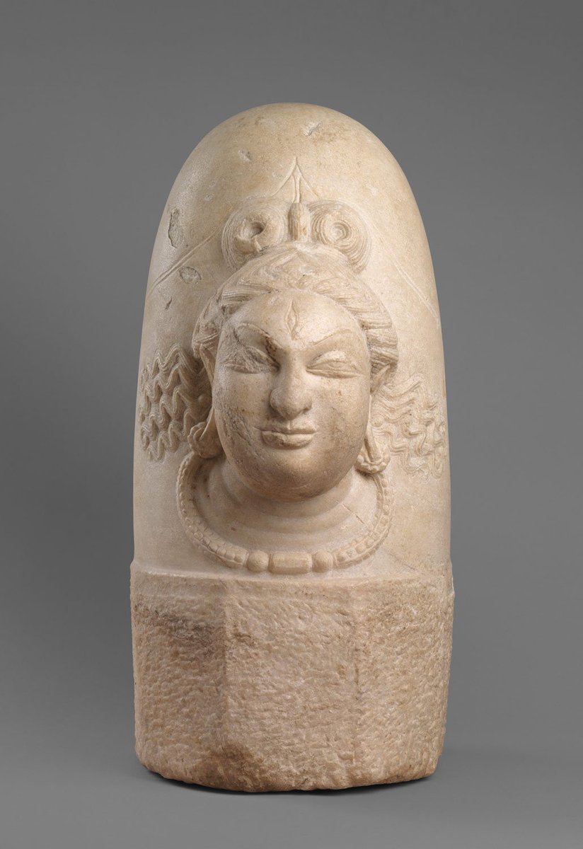 #ShivLinga with one face (#EkamukhaLinga).

Period: #ShahiPeriod
Date: 9th century
Palace of Origin: Today's Afghanistan
Medium: White marble
Royal Ontario Museum, Toronto, Ontario, Canada.
#Hinduism 
#IndianHistory
#HinduShahi
#ShahiDynasty 
#GodInMuseum 
#HinduismAbroad
