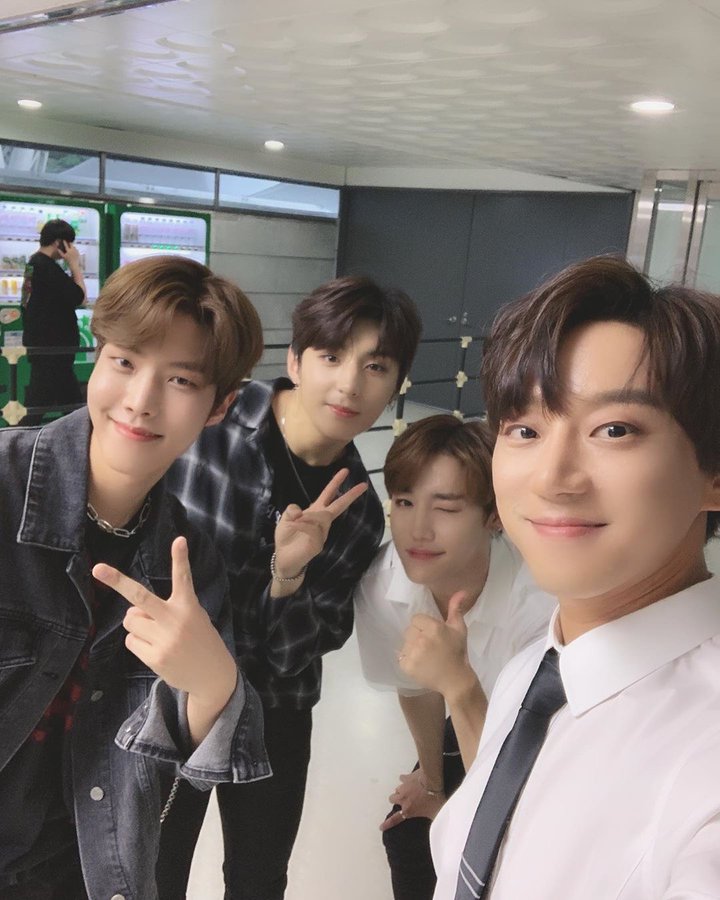 golchafacts's tweet photo. Around 2012, #GoldenChild #LeeDaeYeol #Y #LeeJangJun learned to sing by Vocal Coach Hwang Chi Yeul when they were trainees. https://t.co/NT6up0ABqP