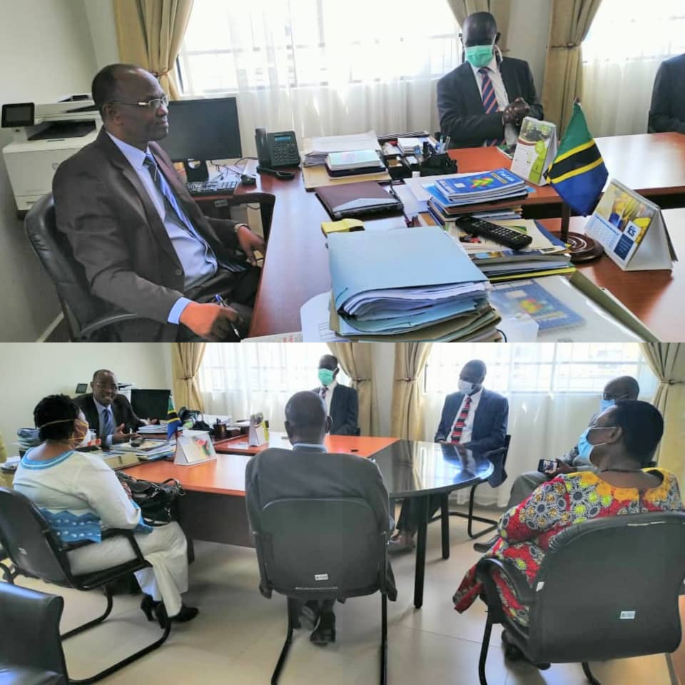 Katibu Mkuu Wizara ya Mifugo na Uvuvi (Mifugo) Prof. Elisante Ole Gabriel leo (13.05.2020) jijini Dodoma, amekutana na wajumbe wa bodi ya Wakala ya Maabara ya Veterinari Tanzania (TVLA), ambapo pamoja na mambo mengine ameitaka ifanye tafiti za kutatua changamoto za wafugaji.