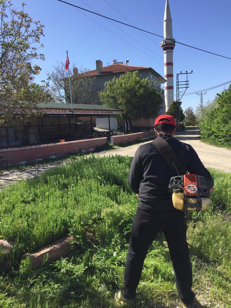 skbld's tweet photo. MERKEZDE VE TAŞRADA ÇALIŞIYORUZ

🌳Taşra mahallelerimizde mezarlıklar, parklar, cami avlularında yabani bitki ilaçlama ve ot biçme faaliyetlerimiz kesintisiz olarak sürüyor.

Ekiplerimiz bugün;

📍Seymenli
📍Karabük
📍Şeyhli
📍Haydarlı

mahallelerinde çalışmaları tamamladı. https://t.co/wfXbzMr5hW