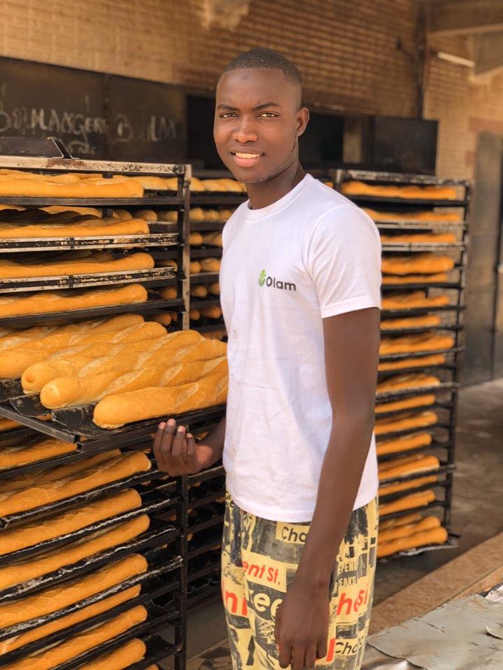 Coup de cœur  Je suis Mor Ndiaye, jeune entrepreneur sénégalais âgé de 22 ans,j’habite à Ndiaye Thioro dans le département de Kebemer  .Jeune marié et père d’un magnifique garçon d’un an,j’entreprends depuis deux ans déjà,j’ai ouvert une boulangerie dans ma localité. 