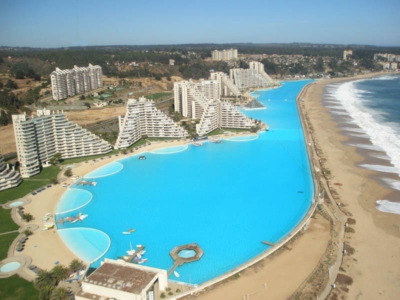 5. San Alfonso del Mar - The biggest swimming pool in the worldLocated in Algarrobo, Chile, this pool is 3,324 ft in length with a total area of 19.77 acres. It looks more like a large river than a pool.