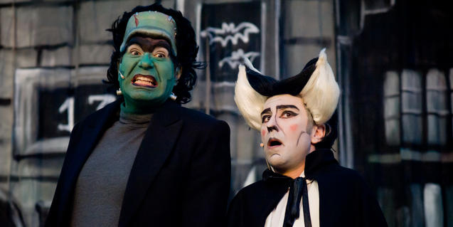 👹 Vols conèixer ‘La família Monstre’ #desdecasa? <a href="/ViuelTeatre/">Viu el Teatre</a> recupera al seu canal de #YouTube un xou terroríficament divertit que va estrenar fa dues temporades al <a href="/parctibidabo/">Parc d'atraccions Tibidabo</a>. No te'l pots perdre! 👉 ow.ly/V2zx30qFtKb #LaCulturaTAcompanya #BarcelonaCultura #teatre