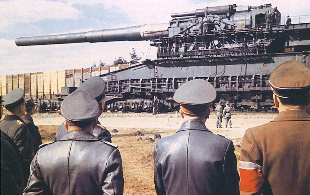 12. The Gustav Gun - The largest gun in the worldDestroyed towards the end of World War 2, this gun was more than 150 feet long, 40 feet tall and weighed almost 1,500 tons. It was the largest gun in the world.