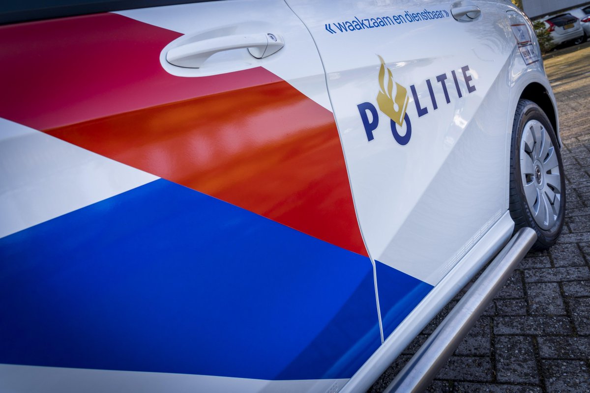 Politie schiet op auto in Haarlem..