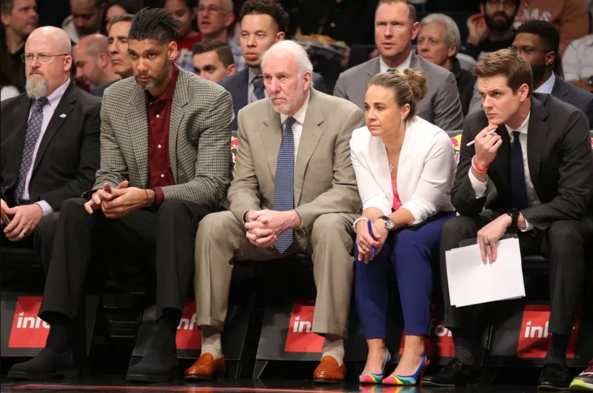 badbball's tweet photo. Tim Duncan's fits 👕 - PART 3
Now vs. Then. Duncan's definitely stepped up his game. Are the new fits because of his new GF? #spurs #nba #basketball #sanantonio #spursnation https://t.co/OMqOxqewud