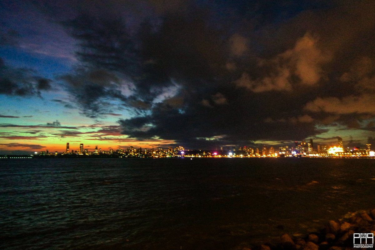onlyprathamesh's tweet photo. "Don't Forget: Beautiful Sunsets Need Cloudy Skies." ~ @paulocoelho ⛅
•
📸 Shot On: @SamsungIndia #NXMini.
📍 Location: Marine Drive, #Mumbai.
•
#IncredibleIndia #onlyprathamesh @incredibleindia https://t.co/oxwVrlwFQF