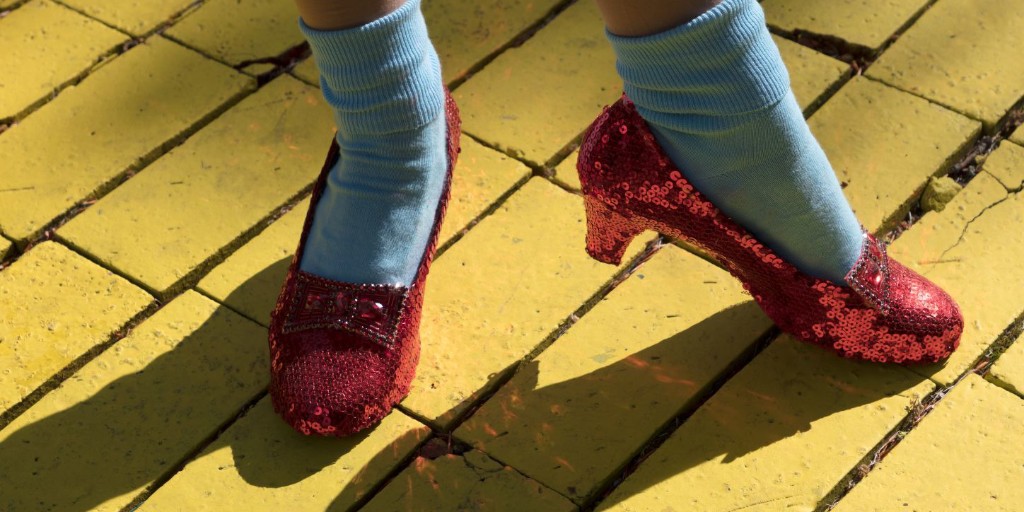 librarycongress's tweet photo. In May  1900, "The Wonderful Wizard of Oz" introduced Dorothy &amp; her silver slippers—which became the "ruby slippers" in the 1939 Technicolor film. Photo by Carol M. Highsmith, 2017. https://t.co/doDHp6ajdz https://t.co/oE1FMWjG2v