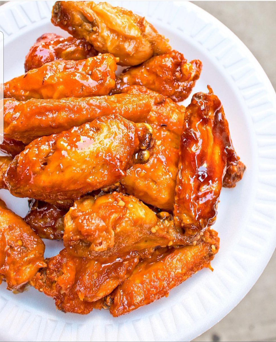 kosherinmidtown's tweet image. Happy Wednesday! We made it through half of the work week! Why not celebrate with some savory, juicy wings from @buffalo2go?

Order online at Kosherinmidtown.com.

#buffalo2go #wings #kosher #kosherinmidtown #midtown #food #kosherrestaurants #koshernyc