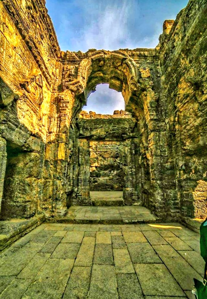 In the sanctum where diety sun seated, there was a yantra from which sun light enters and remains whole day in each part of the temple. There was 365 wall cravings on the wall around the temple. The temple was destroyed on the order of sultan sikandar Butshikan,