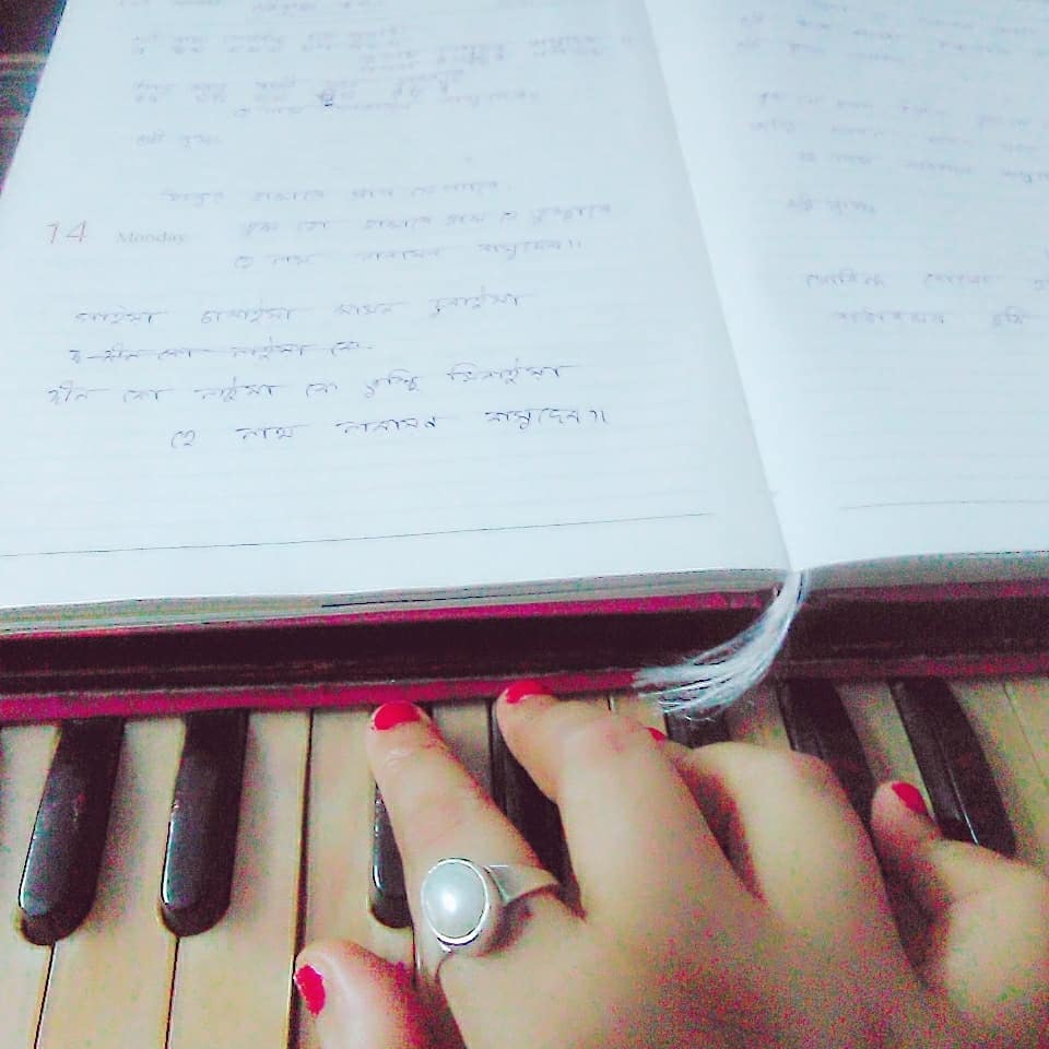 anuradhamusical's tweet photo. Practice Time Masti๐๐๐๐
#COVIDใผ19 #Quarantine #StayHome #StaySafe #QuarantineLife #COVIDใผ19 #WednesdayMotivation #song #musician #vocalist #ClassicalMusic #Corona #viral #practice #VOCAL #Twitter #myworld #MyPostLockdownSA https://t.co/A9tyX1TYSR