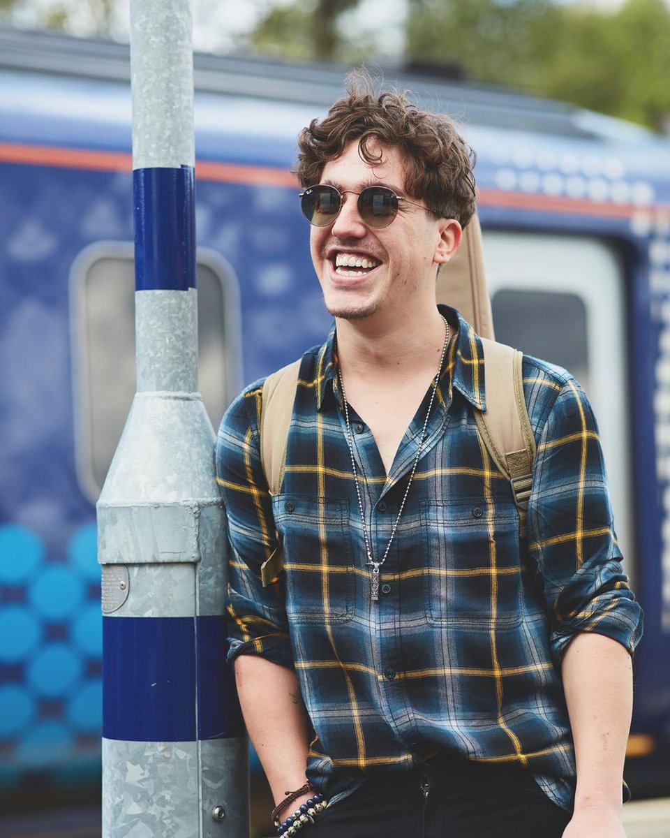 Guess who just started a YouTube channel! It's @Janieckofficial! And he wants YOUR advice! So check out the first video and let him know what you want to see on his channel. 
First video here: m.youtube.com/watch?v=VNTCVX… 😘