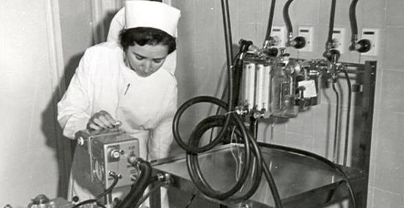 eltothospitalet's tweet photo. Infermera de l’Hospital General de L’Hospitalet -abans Hospital de la Creu Roja- l’any de la seva inauguració, el 1971
#eltot #eltothospitalet #lh #lhospitalet #històriaLH #memòriaLH
https://t.co/7e518J2pJc https://t.co/uFRro834ad