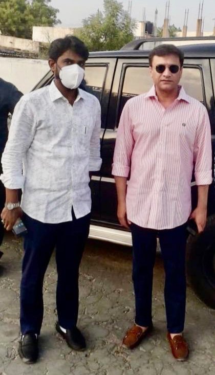 pathan_sumaya's tweet photo. #AIMIM Floor Leader Janab @imAkbarOwaisi Sahab ( Founder &amp; Chairman Salar E Millat Educational Trust ) Handed Over The 300 #Covid19 Relief #Ration #kits to AIMIM Shaikpet Corporator @MohdRashedFaraz to help the neddy people of Shaikpet Division.
@asadowaisi @aimim_national https://t.co/PDoAKSYFoT