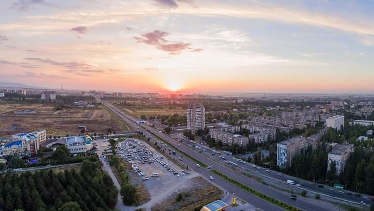 Как-то делал фотографии города на дрон. Все таки южная часть города будет приятней)