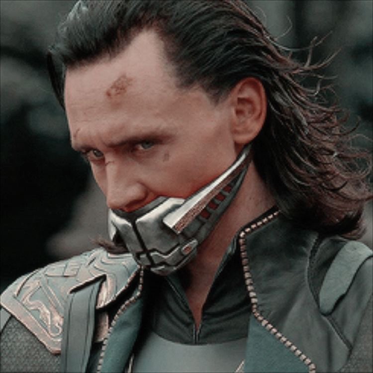 Tom Hiddleston obsessing over loki: (a cute thread):