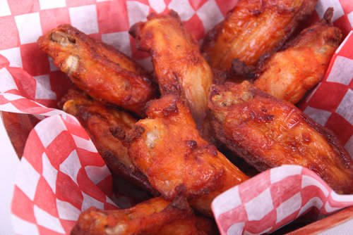 5thQuarterWI's tweet photo. It's Wednesday and we're wingin' it! 🤤😋
.
Available for Carry Out or Curbside Delivery
.
Call: 608-845-9690 
.
#5thQuarterSportsBarandGrill #Verona #WisconsinEats #VeronaSportsBar #VeronaEats #WisconsinSportBar https://t.co/opV5rrCxFx