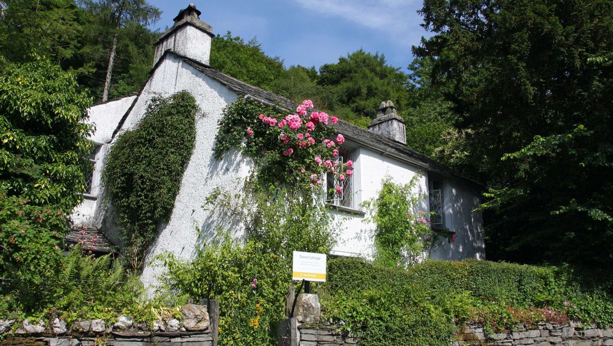 cumbriadotcom's tweet photo. Romantic poet William Wordsworth lived in Dove Cottage from 1799 until 1808. Visit Dove Cottage on the outskirts of the stunning village of Grasmere.
Photographer @viviennecrow2

https://t.co/VdiTpj8gzv

#cumbriadotcom #dovecottage #poetry #writers https://t.co/h1MmGERWTI