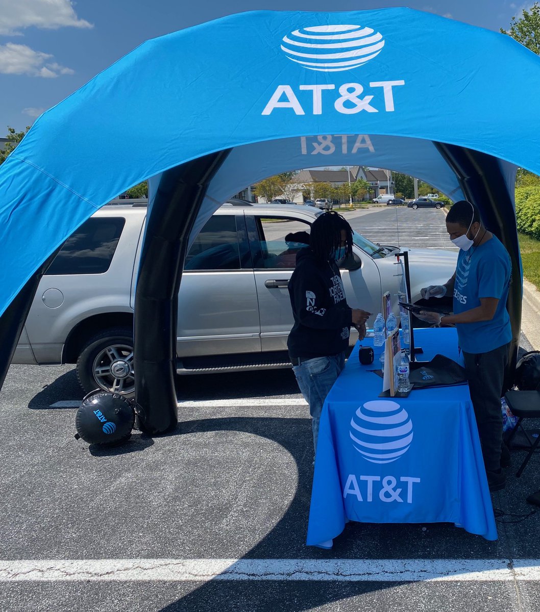 AnikaLaurel's tweet photo. #curbside it’s a beautiful day in the neighborhood💪🏽😊 your favorite AT&amp;T store in laurel is outside keeping you connected with top tier service and entertainment. Come check us out 👋. Come be essential with us✌️. https://t.co/7RPyV9MJaT