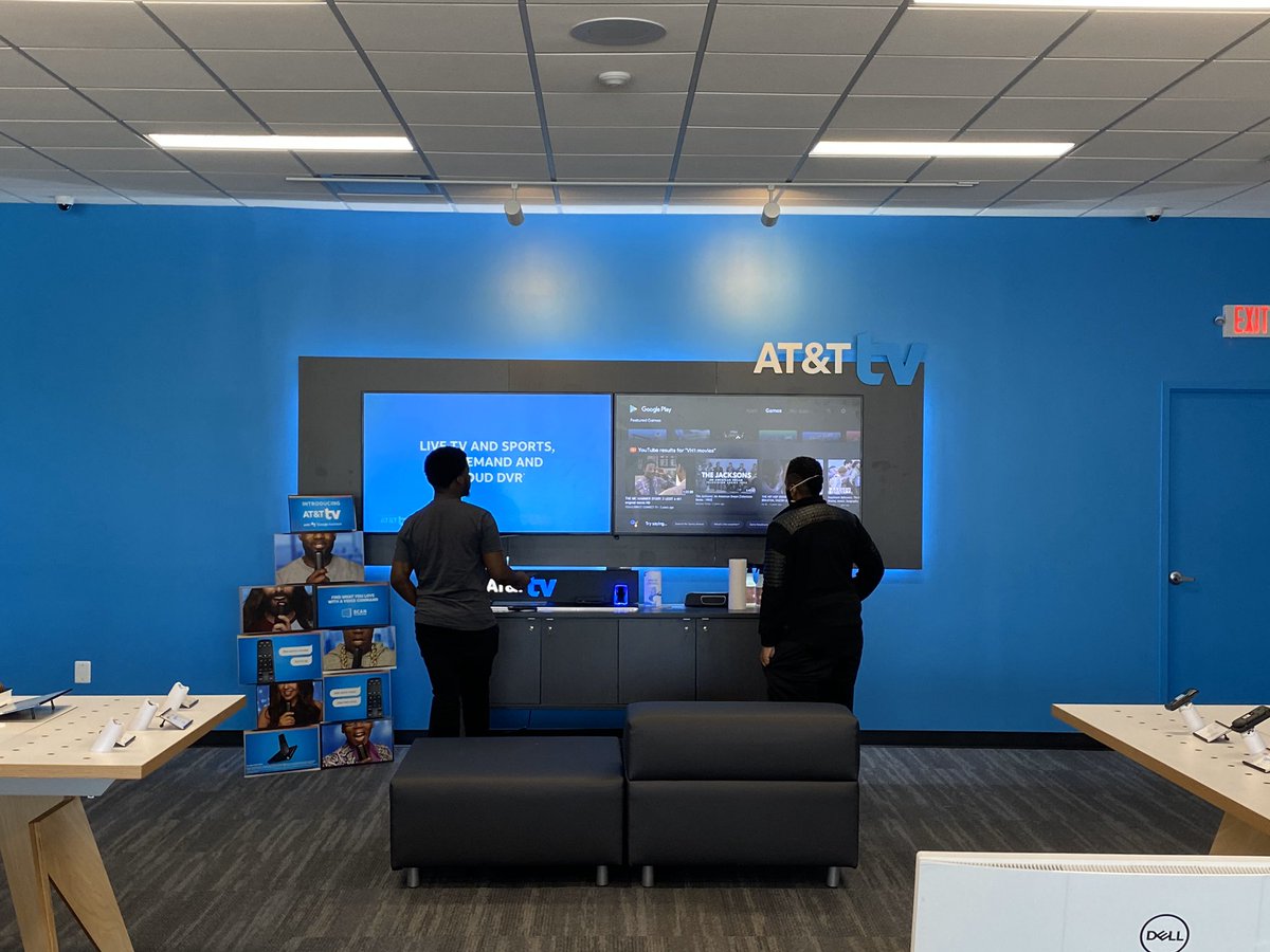 AnikaLaurel's tweet photo. #curbside it’s a beautiful day in the neighborhood💪🏽😊 your favorite AT&amp;T store in laurel is outside keeping you connected with top tier service and entertainment. Come check us out 👋. Come be essential with us✌️. https://t.co/7RPyV9MJaT
