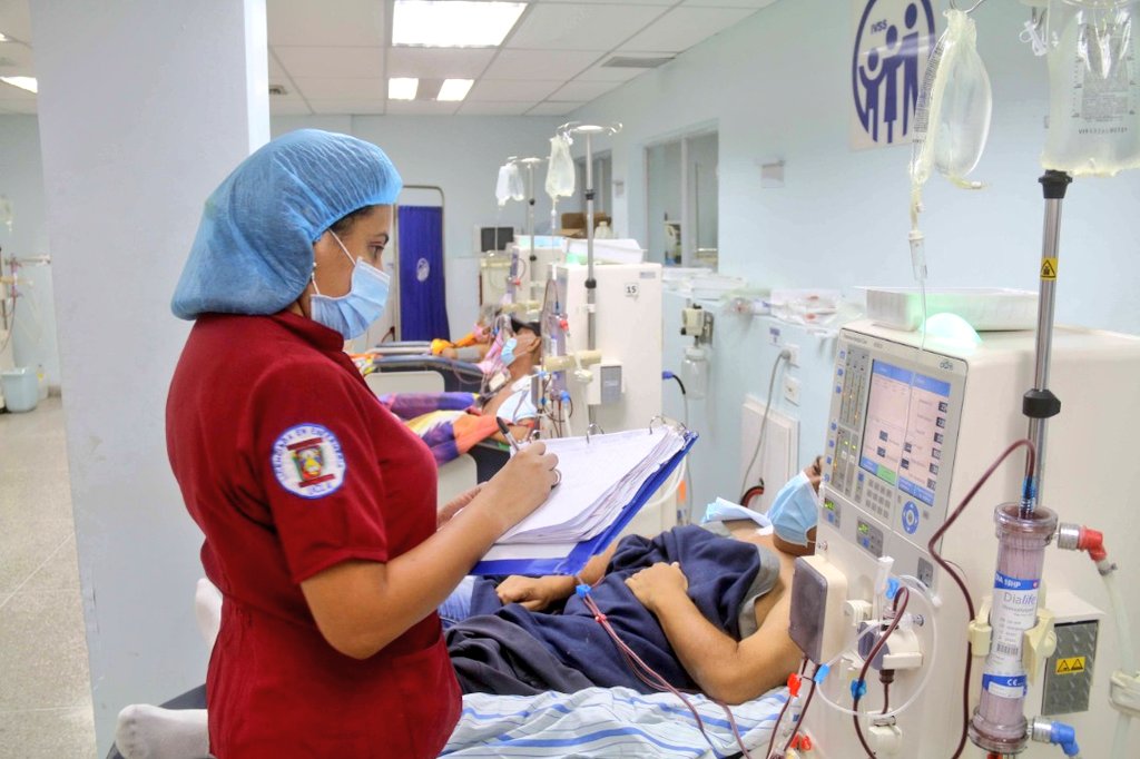 gestionperfecta's tweet photo. En Lara atendemos a 831 pacientes renales en las 8 Unidades de Diálisis habilitadas. Aquí les brindamos una atención amorosa, sus medicamentos, alimentos y una Ruta Hospitalaria especializada. #VenezuelaConcienciaProductiva https://t.co/id8tAloLZo