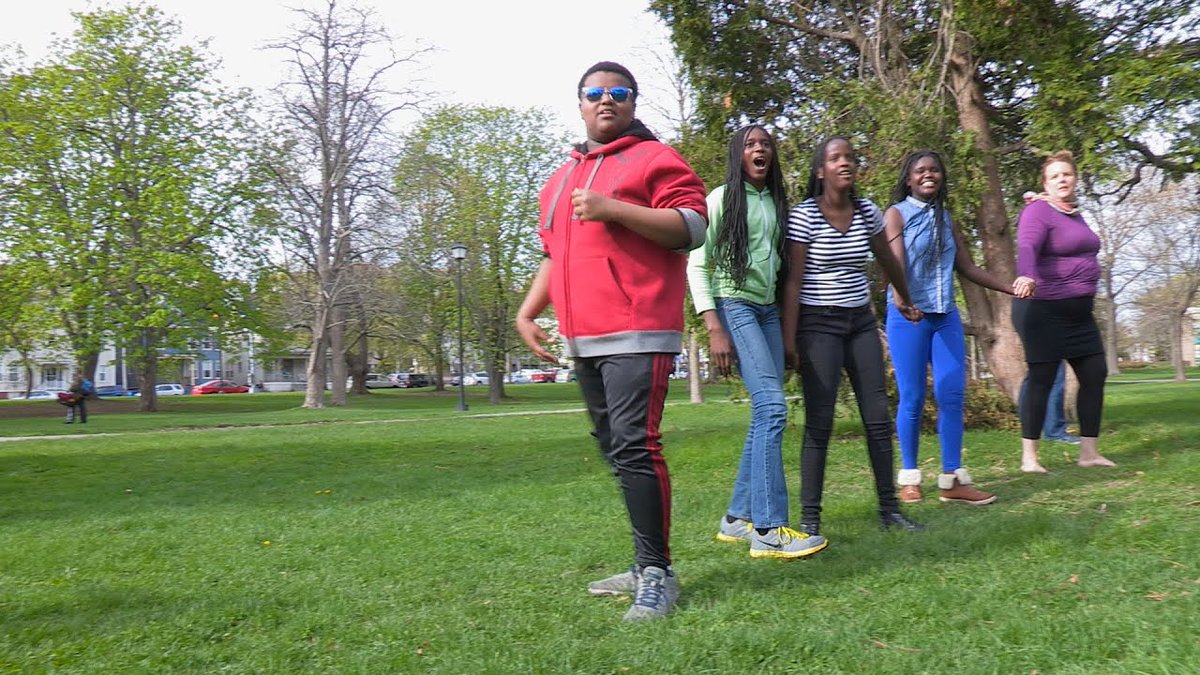 Did you know that taking brain breaks to reset your energy level increases attention and productivity while reducing stress and frustration? 

Click on the link below to learn more about brain breaks.

youtu.be/SsKLihqkcd0

#OPSDSTRONG #OakPark