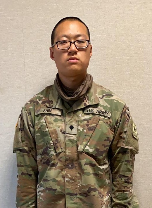 gator_nest's tweet photo. SPC Shin, from Virginia, joined the @USArmyMPCorps to take on the most challenging job of protecting people and helping them in times of need. He is in the 2nd generation to join the Armed Forces and wants to make his family proud. No doubt he does! #WhyDoYouMP? #dragoon14MP https://t.co/1sm51LnCGB