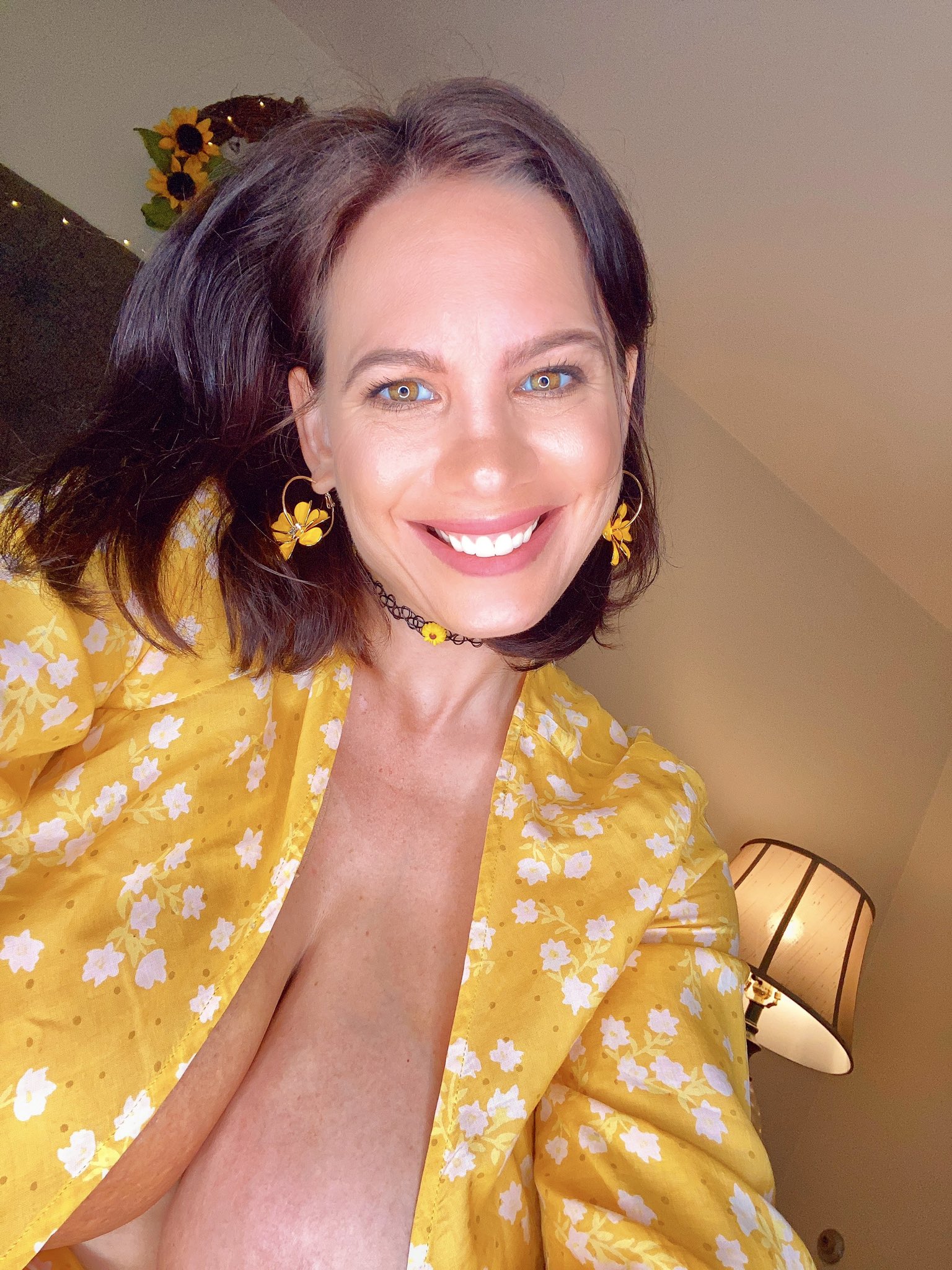 TW Pornstars - Brittany Elizabeth Welsh Backup🦋. Twitter. Happy Wednesday  sunshines☀️🌼🌻🌞💛🌈. 7:10 PM - 13 May 2020