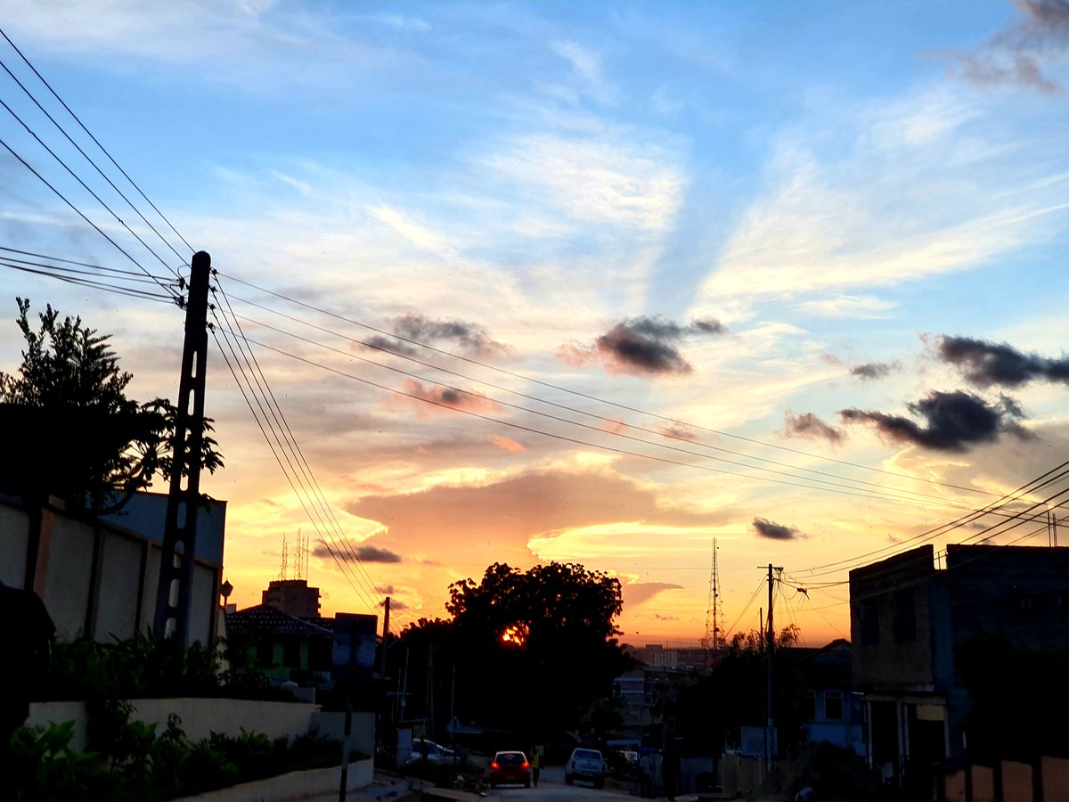 therealSpiky's tweet photo. Saw this beautiful sunset... But before I could find a place to park to take a picture, the sun had crept behind the trees ๐ญ #ShotOnNote10 #ShotOnNote10Plus #WithGalaxy https://t.co/aDPu8CGPlx