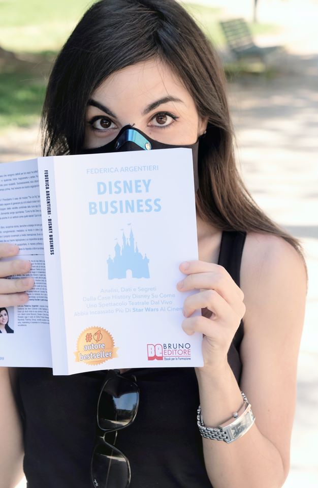 Fede_Arg90's tweet photo. Mi sono dedicata un momento speciale: il mio primo #unboxing del mio libro #DisneyBusiness, bestseller su Amazon. 
Scoprilo qui ➡ https://t.co/1HCNMQ8rej https://t.co/LpY3kQaX3F