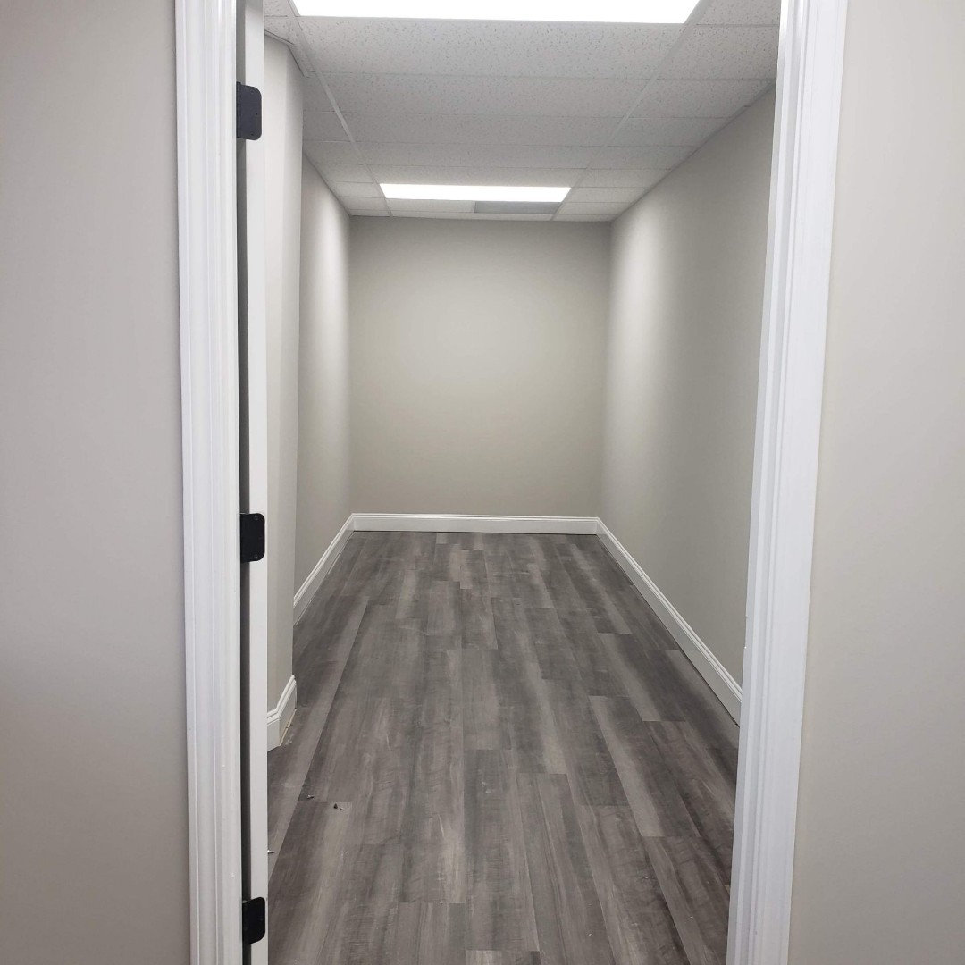 TeamSTAR_ATL's tweet photo. 🌟We can picture this room shining BRIGHT with all of our red, black, and white! The ATL Proshop will house the latest STAR styles! 

❤️⬇️Have you been able to get your hands on some of our apparel? Let us see! Show us pictures in the comments!  

#starproshop #itsSTARtime https://t.co/hkeWSippP3