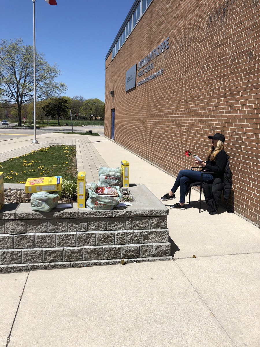 BurnhamthorpeFI's tweet photo. Today we distributed some more of our Breakfast Club items to families @BurnhamthorpeFI @PeelSchools @paul_dasilva12 Thanks to Ms. Cousineau for helping out and @afia08940334 from Student Nutrition Program for helping us with essential groceries. #InItTogether https://t.co/av96y42cQR