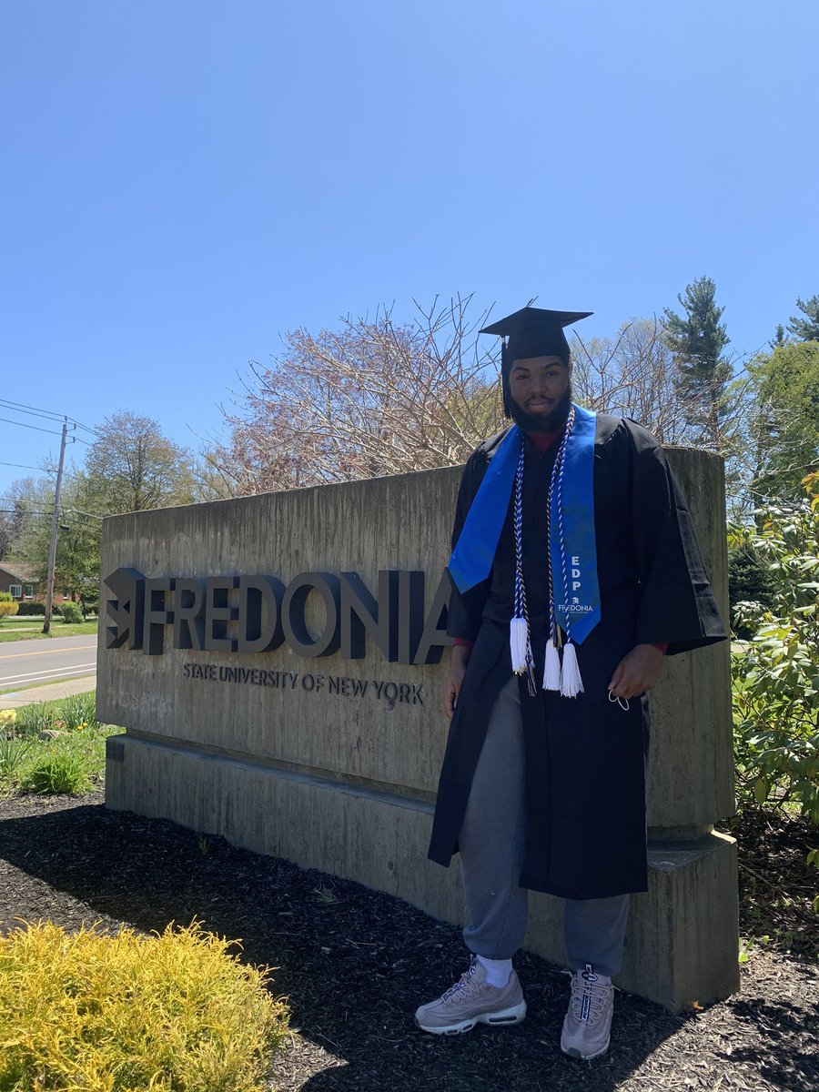 _Tommie2k's tweet photo. I am graduating with 3.67 GPA. An Two degrees in psych &amp; sport management. Thank you to everyone who’s been there for me an pushing me, whenever I said I wanted to just drop out an be a stripper when times got rough lol. It’s taken me 5 long years to get to where I am at https://t.co/4RYSQScLL0