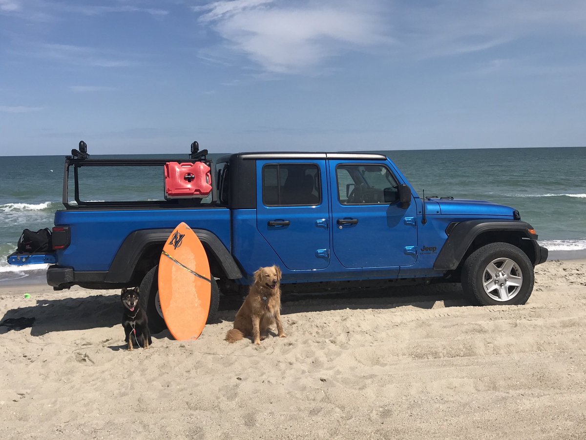 c_kaempfer's tweet photo. Beach life!  ⁦@KureBeachNC⁩ ⁦@Jeep⁩ #gladiator https://t.co/PVBS5HzV03