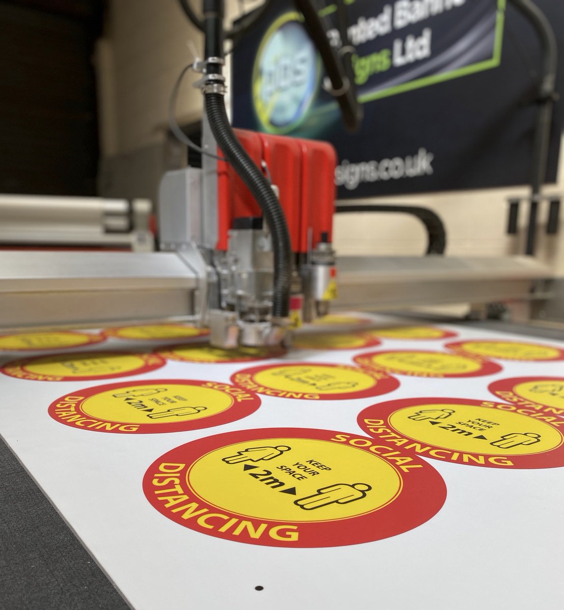 pb_signs's tweet image. We've been helping shops prepare for re-opening. These social distancing Floor Graphics are laminated for extra durability, they can also stick to low pile carpet

#MalvernHillsHour #SocialDistancing #FloorGraphics #Covid-19