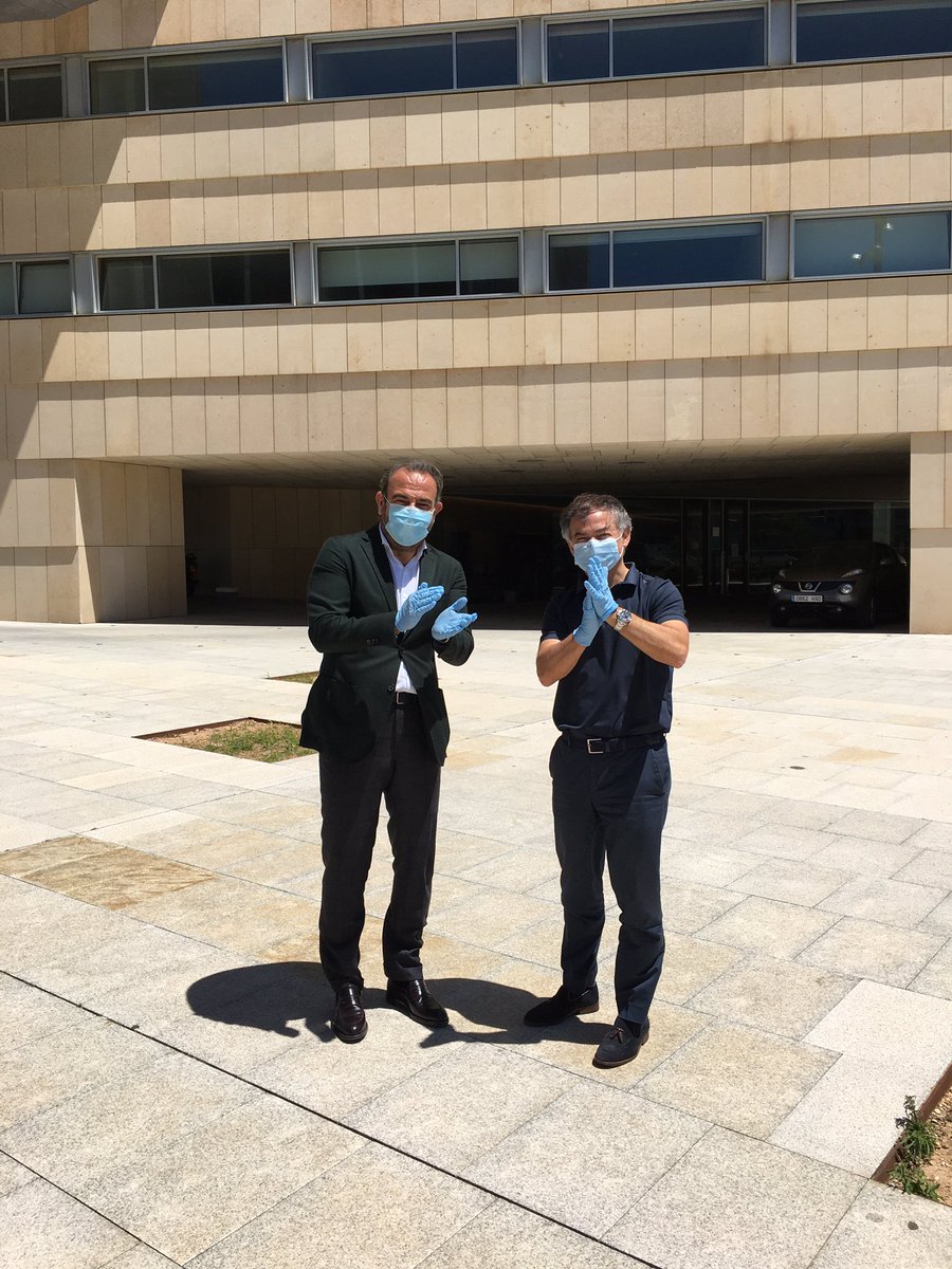 Ante el Melia Palma Bay, hotel medicalizado y por fin en visperas de despedir a los ultimos pacientes COVID;ha sido un honor acogeros, heroes sanitarios:os esperamos siempre, en circunstancias mas felices #StaySafeWithMelia #VolveremosAViajar