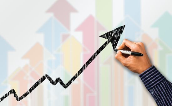 shane_barker's tweet photo. Let your #business thrive &amp; not simply survive by following these #digitalmarketing #trends that are a must for 2020: https://t.co/RLL9lNx05X  via @DigiCommunity https://t.co/BKwaaF0Fk9