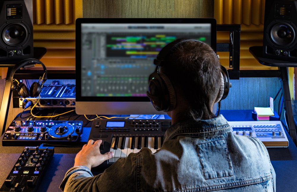 financialbuzz's tweet photo. Apple Reveals Update to Logic Pro X
$AAPL #Apple #Beats #DrumMachineDesigner #EDM #ElectronicMusic #LogicProX #marketing #Musicians #MusicProduction #QuickSampler #Workflow
https://t.co/4x5TrT9bnq https://t.co/D6GkPtQ2w7