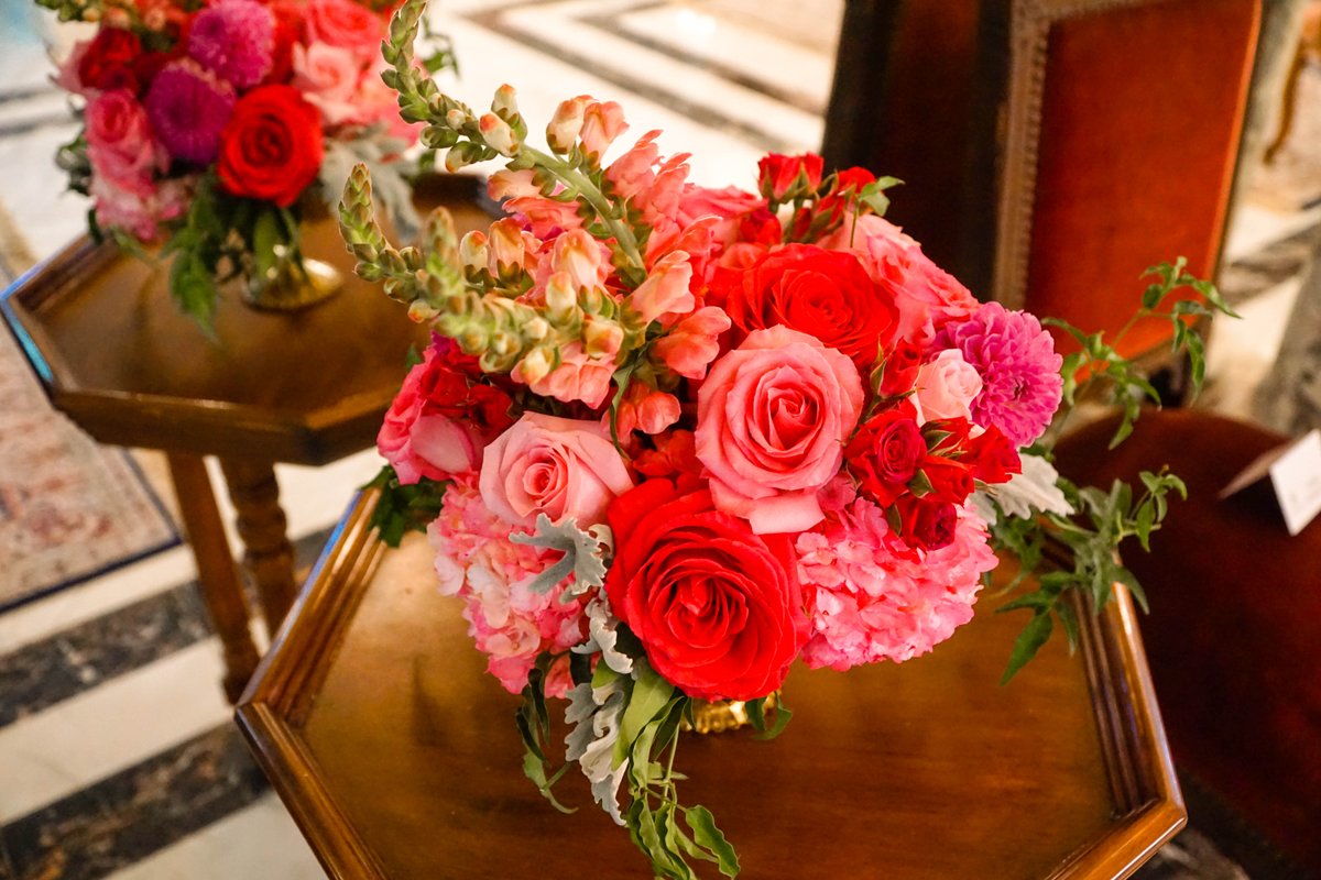 MansionLiberace's tweet photo. If Princess Aurora had a flower bouquet at her Disney wedding, this masterpiece would be the heart of it all. 👸🏼🌹🌷 https://t.co/AepSDIqvsK