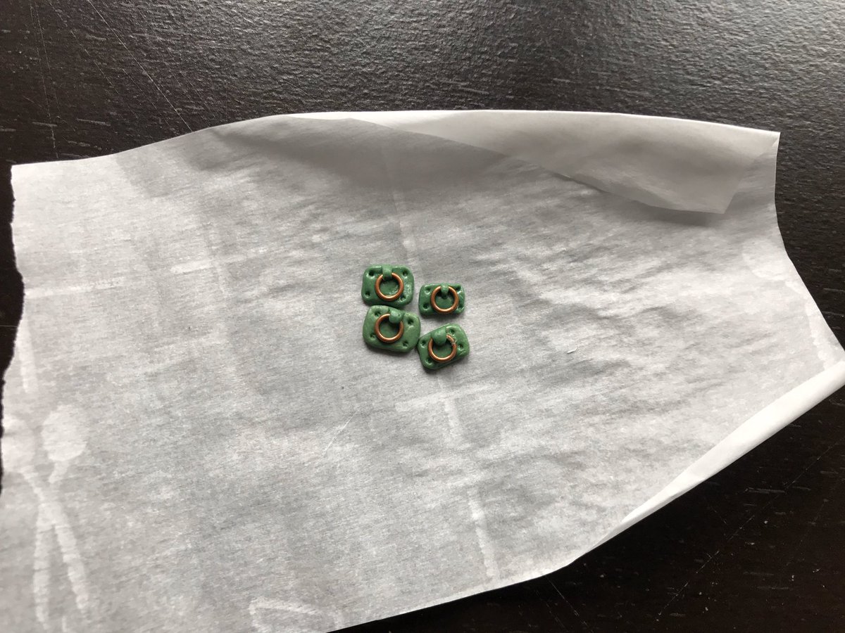 Travis_Fauber's tweet photo. Finishing the bases of a #treant & 3 #flyingrays #cloakers or #shadowmants. Crafted parts for future projects. The pieces are from @wizkidsgames & @reapermini. #ttrpg #rpg #wizkidsminiatures #reaperminiatures #dnd #dnd5e #dungeonsanddragons #fasa #earthdawn #miniature #painting https://t.co/x78GiabxTg