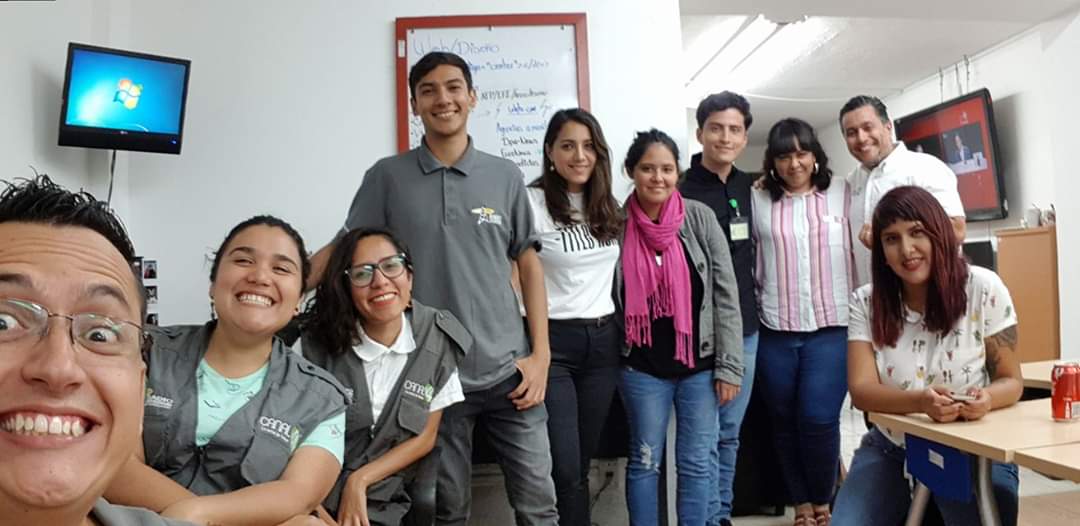 omar_comunica's tweet photo. Éramos felices y lo sabíamos. Hace dos años de este equipazo #44LAB @unpamsito @PaRe_Gar @ivettessp @crizapotlan @jmospina
Me falta Andy, Lupita y Fer. Pero bueno, ahí tan. Equipazo. https://t.co/0Y1uE6kimR