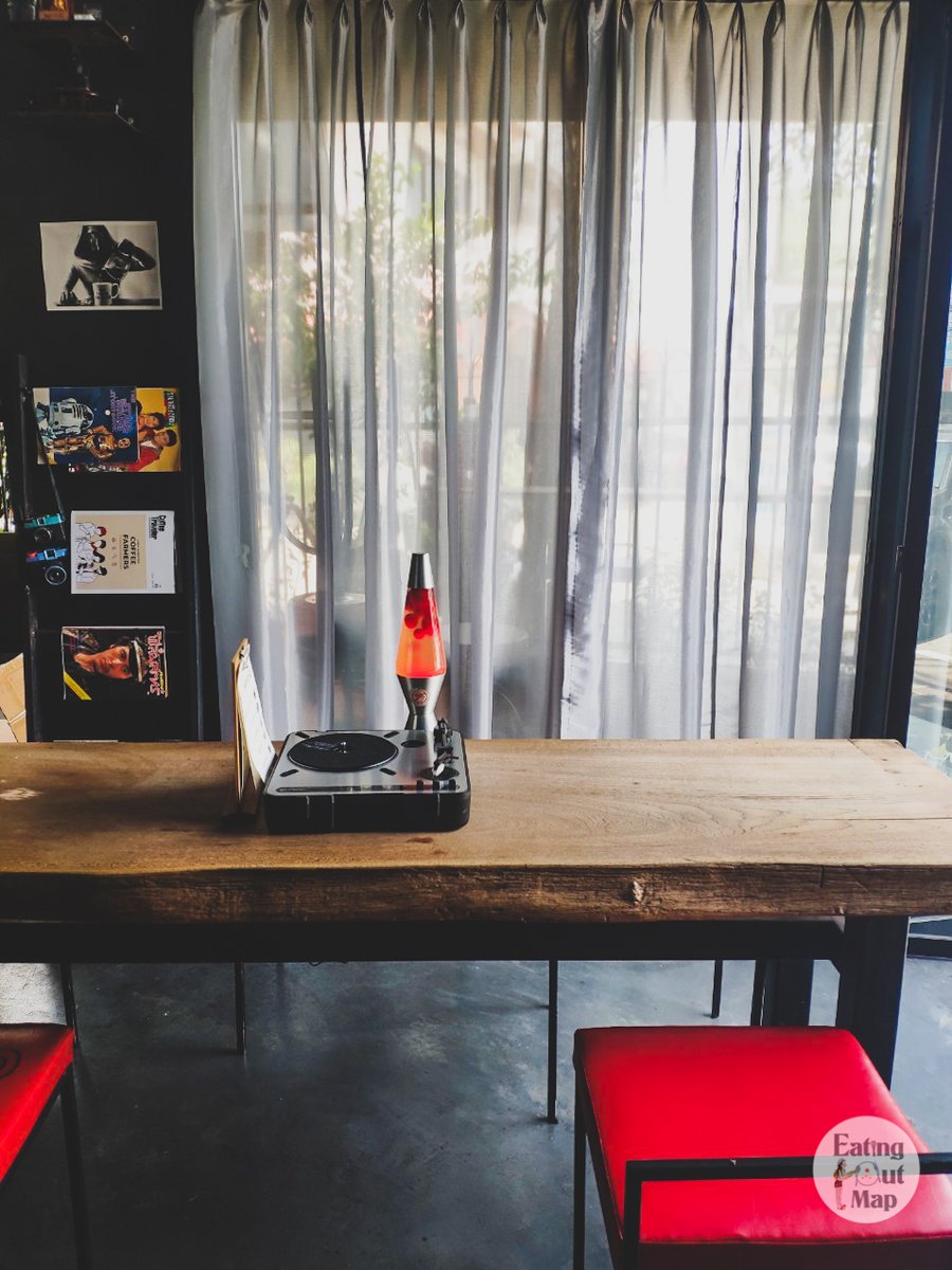eatingoutmap's tweet photo. Impresso Espresso Bar บรรยากาศโปร่งโล่งสบาย ร้านนี้ย้ายจากนิมมานซอย 11 มาเปิดหน้ากองบิน 41 ได้สักพักแล้ว กาแฟที่มีคุณภาพ ถ้าไม่อยากออกไปไหน สั่ง Grab ก็ได้นะ
https://t.co/V3mDH9L5gm #Impresso #กาแฟเชียงใหม่ #กาแฟอร่อย #รีวิวคาเฟ่ #อร่อยเชียงใหม่ https://t.co/gji8iPRG4W