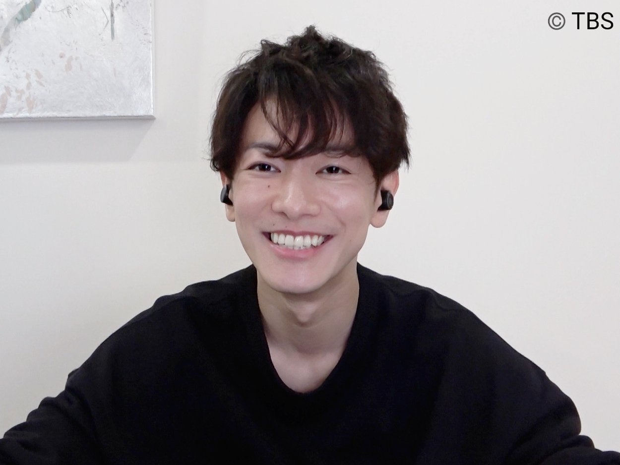 てっちゃん 佐藤健fan 黒の服に黒のイヤフォンが似合いすぎる健くん 手大きいっ 笑顔可愛いっ 2枚の写真だけで ツッコミどころ満載 佐藤健 佐藤健ファンと繋がりたい T Co Yrdvxgigw0 Twitter