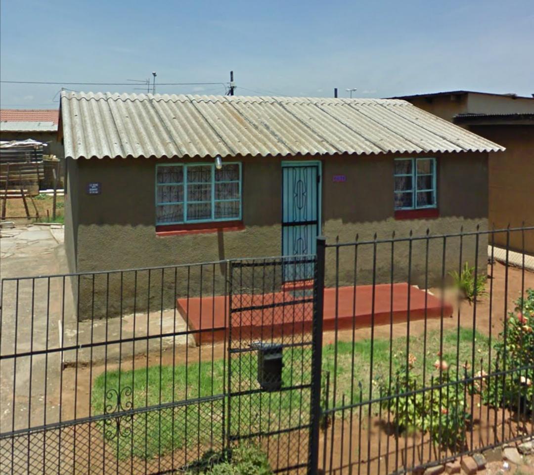 Ndiks17's tweet photo. When Property runs through our veins &amp; this is how my brother has transformed one of his 4 room houses in Soweto. It's all about accumulating passive income. We are creating Property Wealth &amp; Generational Wealth. Property is not a quick option but a long term &amp; lifetime goal. https://t.co/IKb1txXBrF